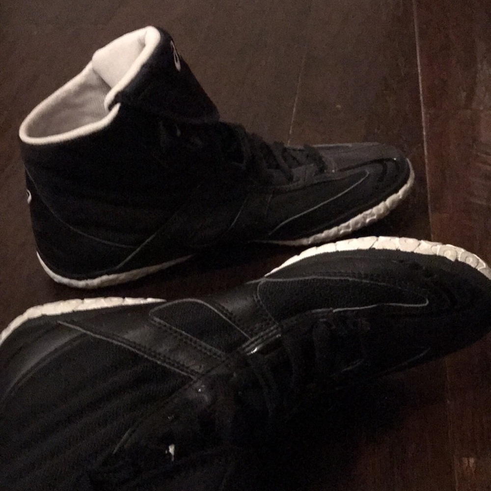 ASICS - Picture 4 of 11